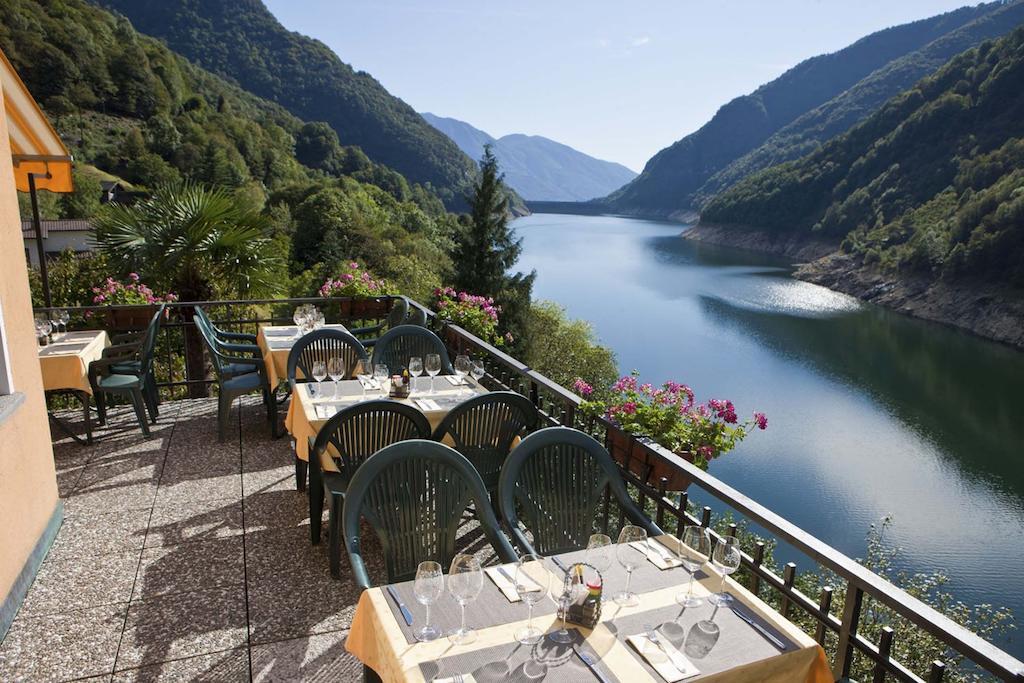 Hotel Al Lago Vogorno Exterior photo