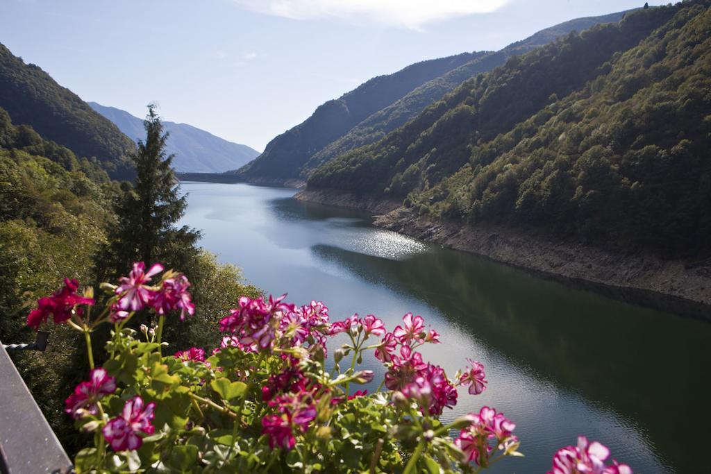 Hotel Al Lago Vogorno Exterior photo