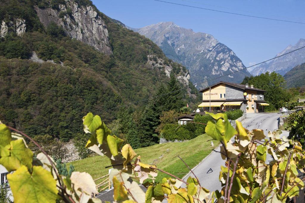 Hotel Al Lago Vogorno Exterior photo